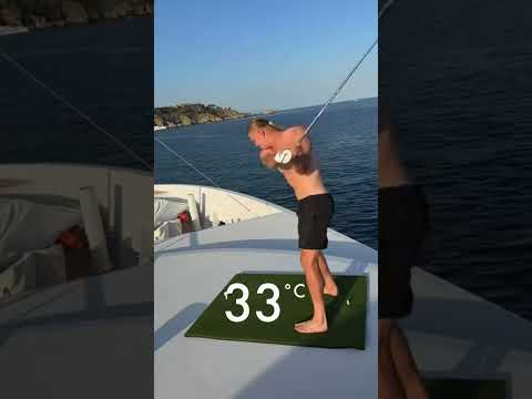 Flushing drivers off a yacht in Italy 👌